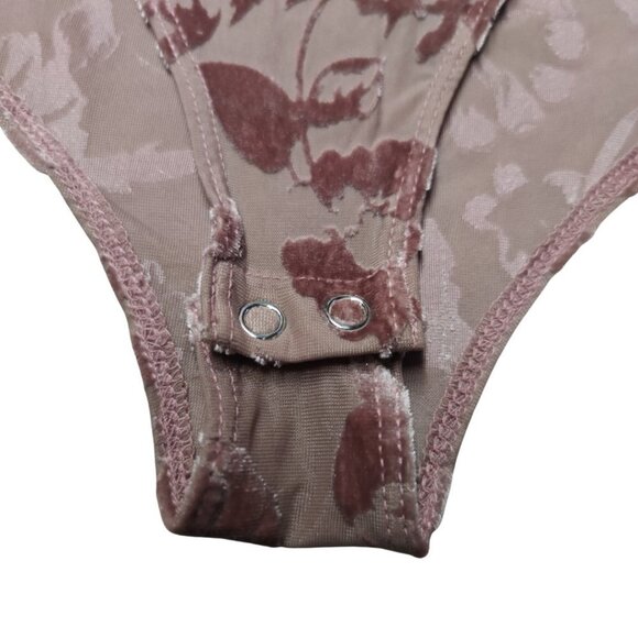 Forever 21 Preppy Embossed Velvet Long Sleeve Bodysuit - Picture 5 of 7